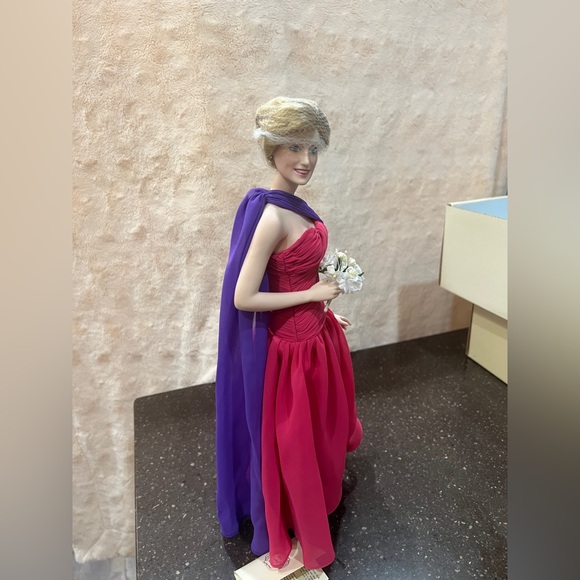 Franklin Mint Princess Diana porcelain limited portrait edition in original box. - Picture 3 of 7